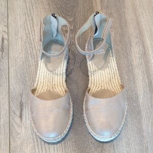 Eileen Fisher Lala Espadrille Flat Sandals Metallic Gold/Tan Leather Size 8